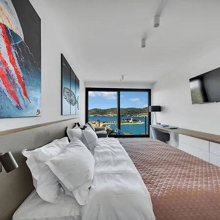Issa Hills Infinity Pool & Panoramic Sea View * Vis